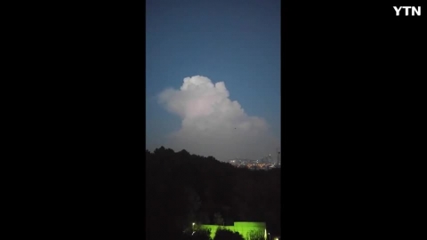 서울 구름 속 번개