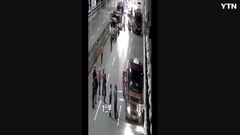 거가대교 거제방면 대형트럭 음주 난동으로 경찰 대치중