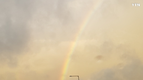 태풍 뒤 한강에 뜬 무지개