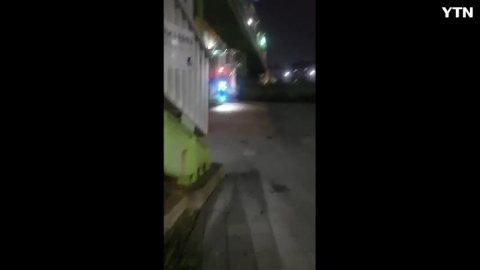 육교위의 무법 오토바이들