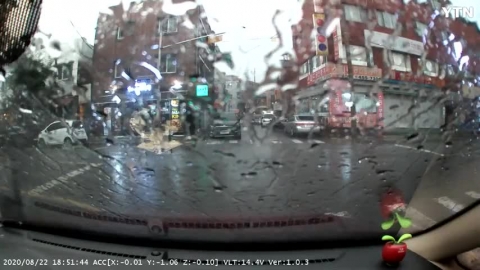 기습 폭우 중 바로앞 낙뢰로 인한 피해