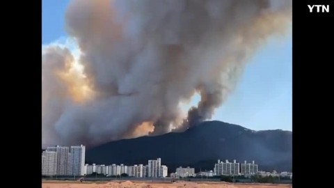 밀양 산불 심한 바람으로 인해  삐르게 확산줄