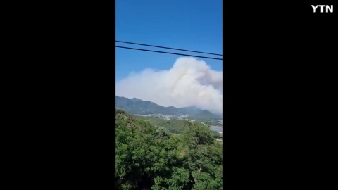 밀양 산불 이틀째 계속.  심각합니다.  공단과 마을까지 위험