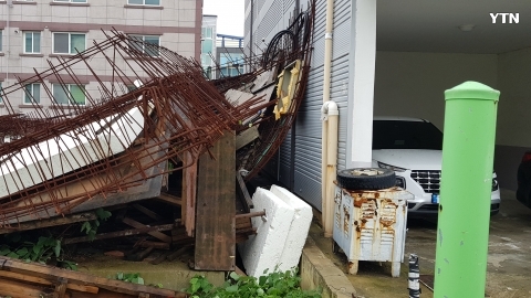 옆 원룸 건물 덮친 공사중단된 건물 