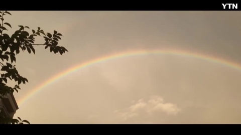 비가 오는데 무지개가 크게